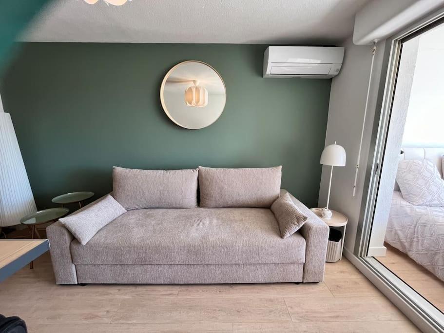 Studio Vue Mer Avec Piscine Et Terrain De Tennis Sausset-les-Pins Luaran gambar