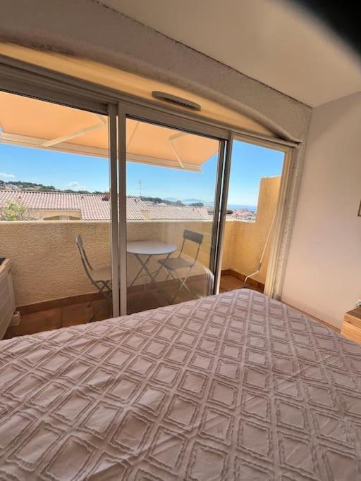 Studio Vue Mer Avec Piscine Et Terrain De Tennis Sausset-les-Pins Luaran gambar